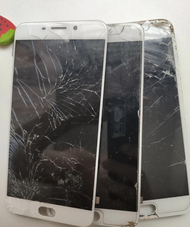 手机外屏碎了一点需要换膜盖吗,手机外屏碎了一点可以换钢化膜吗图2